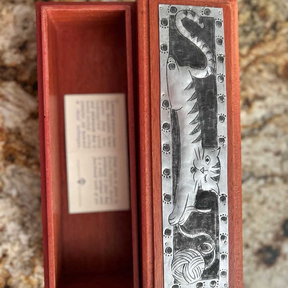 WOOD & ALUMINUM HAND TOOLED DECORATIVE CAT BOX*REGAL ART& GIFTS*Made in Thailand - Picture 5 of 7